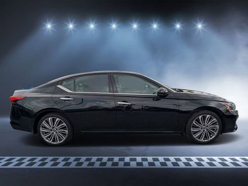 Used 2024 Nissan Altima 2.5 SL FWD image 2