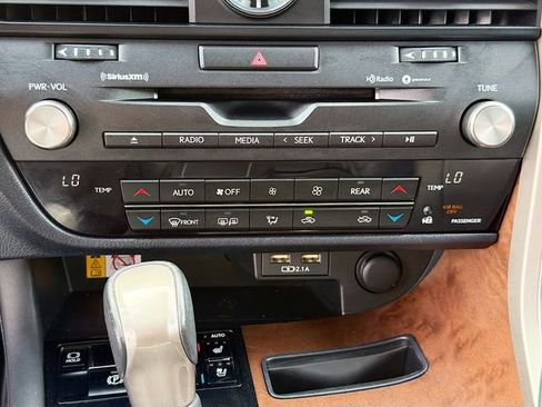 Certified 2022 Lexus RX 350L Premium w/ Premium Package AWD/4WD image 16
