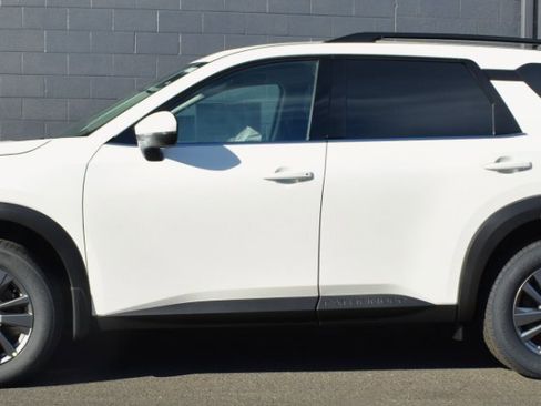 New 2025 Nissan Pathfinder SV w/ SV Premium Package image 2