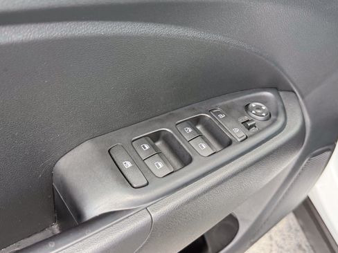 Used 2025 Hyundai Venue SEL FWD image 11