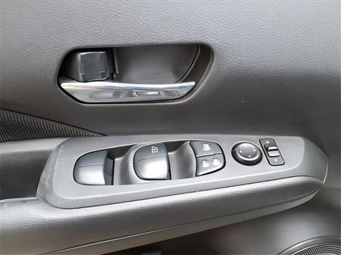 Used 2021 Nissan Kicks SV image 11