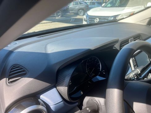 Used 2025 Nissan Versa SV FWD image 34