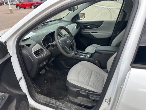 Used 2019 Chevrolet Equinox LS image 2