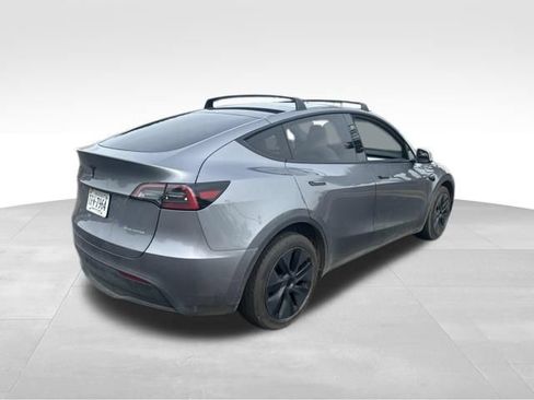 Used 2024 Tesla Model Y Long Range AWD/4WD image 10