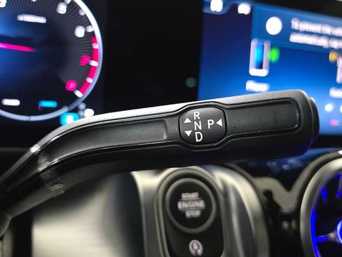 Certified 2025 Mercedes-Benz GLB 250 4MATIC image 37