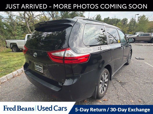 Used 2018 Toyota Sienna XLE w/ XLE Navigation Package AWD/4WD image 8