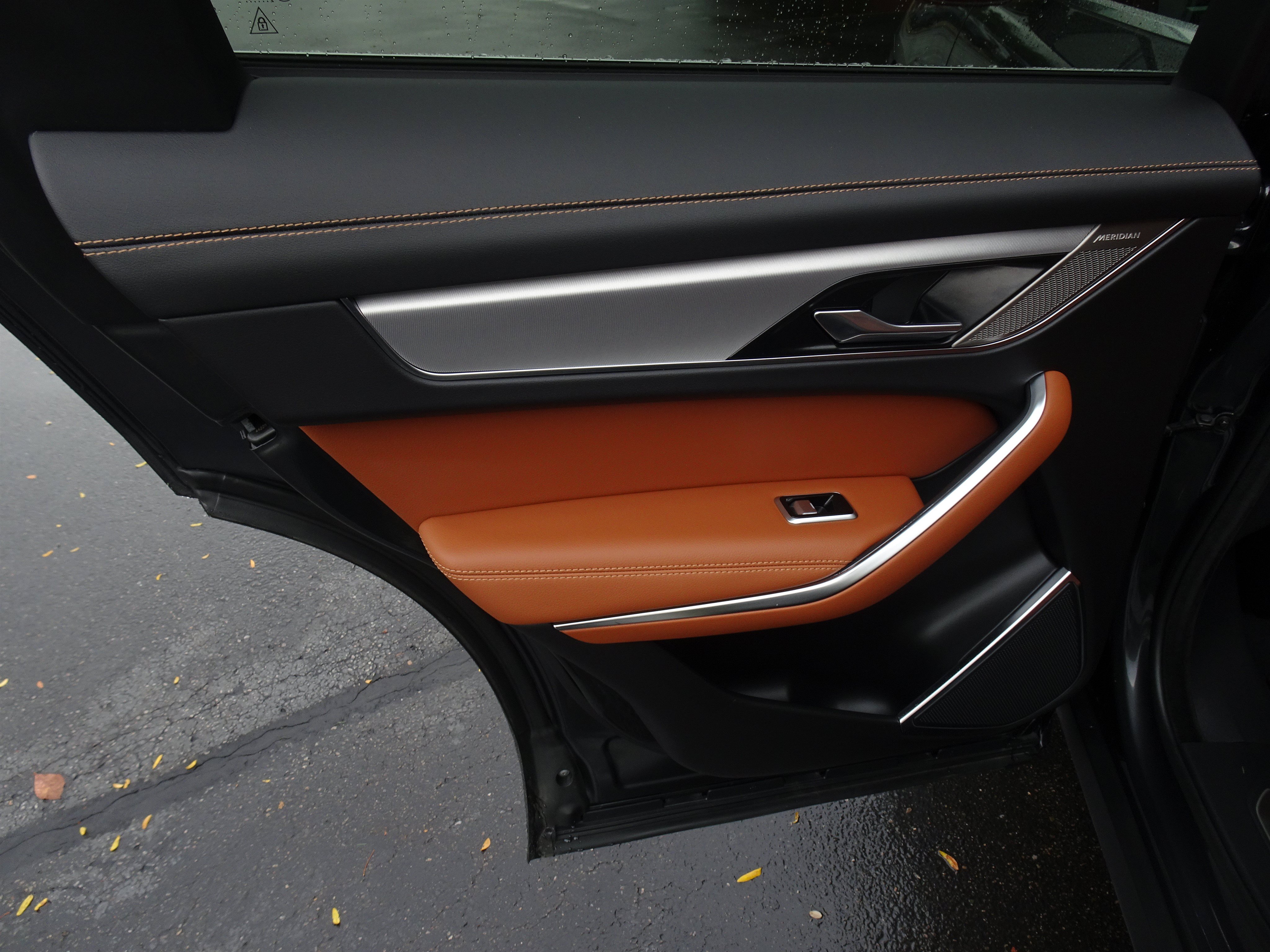 Certified 2023 Jaguar F-PACE R-Dynamic S AWD/4WD image 20