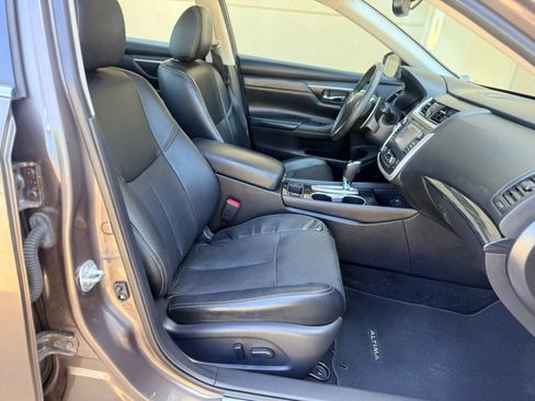 Used 2017 Nissan Altima 3.5 SL w/ 3.5SL Technology Package FWD image 29