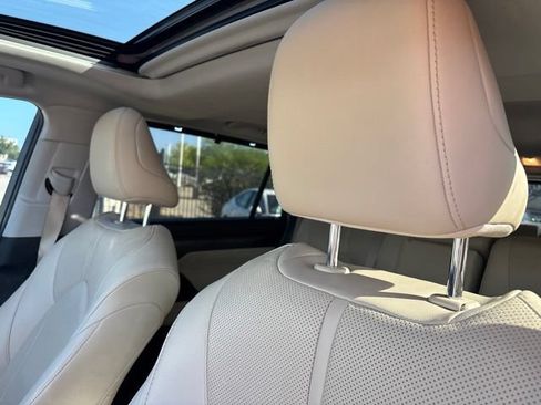 Used 2020 Toyota Highlander Limited FWD image 9