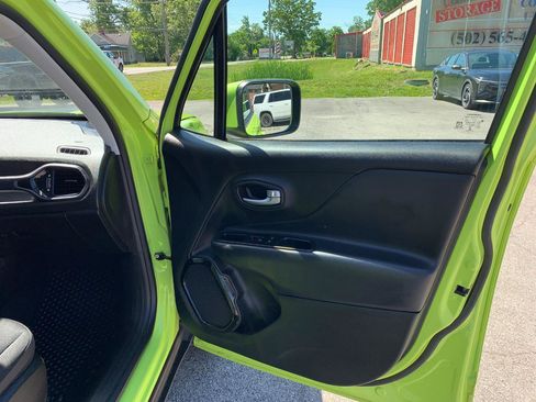 Used 2017 Jeep Renegade Altitude AWD/4WD image 37