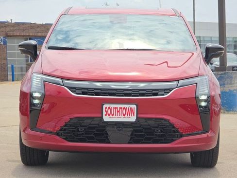 New 2027 Chrysler Pacifica Limited AWD/4WD image 2