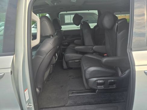 Used 2025 Kia Carnival SX Prestige FWD image 19