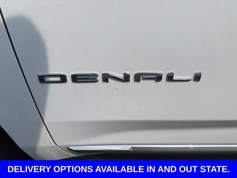 Used 2022 GMC Yukon XL Denali AWD/4WD image 12