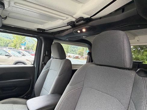 Used 2025 Jeep Wrangler Sport AWD/4WD image 9