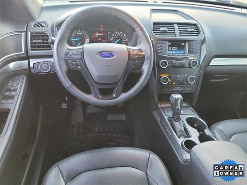 Used 2018 Ford Explorer XLT image 15