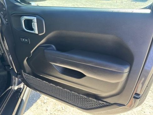 Used 2024 Jeep Wrangler Unlimited Rubicon image 21