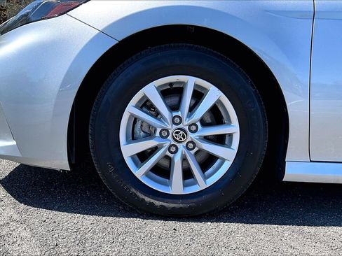 Used 2025 Toyota Camry LE image 9