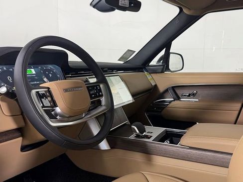 New 2026 Land Rover Range Rover Long Wheelbase SE image 4