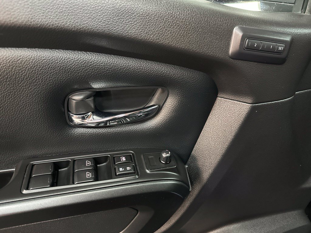 Used 2024 Nissan Titan PRO-4X w/ Pro-4x Convenience Package AWD/4WD image 19