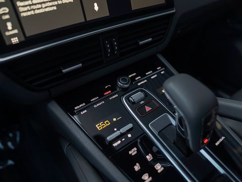 Used 2021 Porsche Cayenne E-Hybrid AWD/4WD image 15