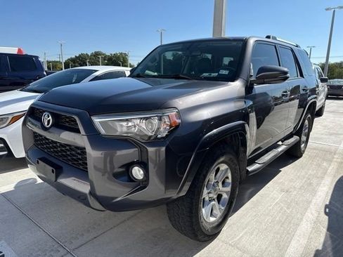 Used 2019 Toyota 4Runner SR5 Premium RWD image 2