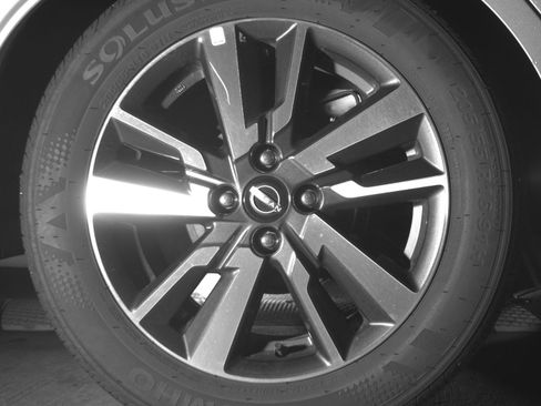 Used 2025 Nissan Versa SV image 15