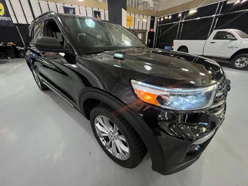 Used 2020 Ford Explorer XLT w/ Equipment Group 202A AWD/4WD image 4