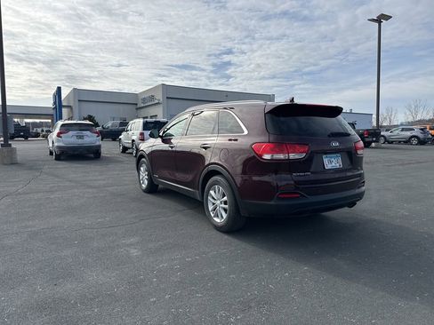 Used 2017 Kia Sorento LX w/ LX V6 Convenience Package image 5