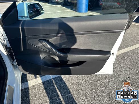 Used 2020 Tesla Model 3 Standard Range Plus image 14