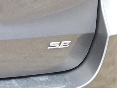 Used 2011 Toyota Sienna SE image 8