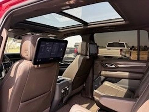 Used 2021 GMC Yukon XL Denali w/ Denali Premium Package AWD/4WD image 19