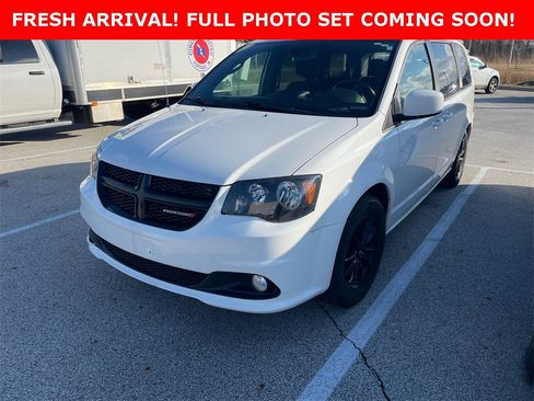 Used 2020 Dodge Grand Caravan SE image 1