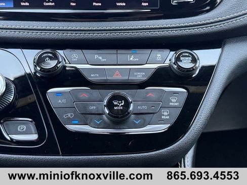 Used 2025 Chrysler Pacifica Limited FWD image 27