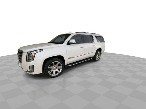 Used 2017 Cadillac Escalade ESV Luxury image 4