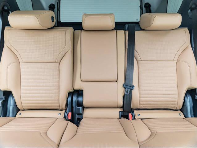New 2026 Land Rover Discovery Limited Edition AWD/4WD image 18