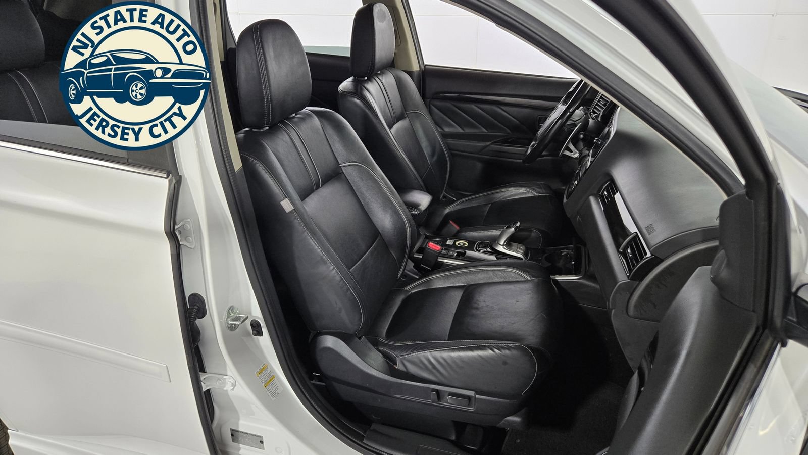 Used 2018 Mitsubishi Outlander SEL AWD/4WD image 36