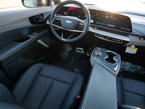 Used 2025 Cadillac Optiq Sport 2 w/ LPO, Floor Liner Package AWD/4WD image 6