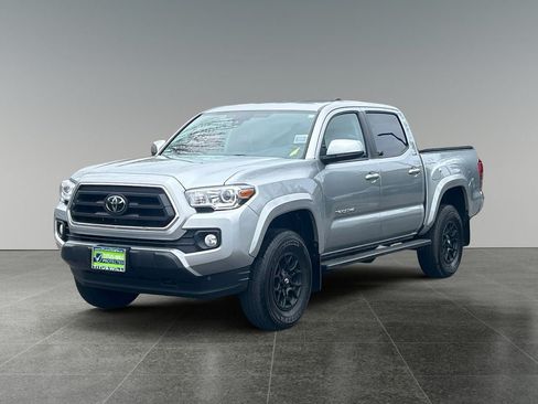 Used 2022 Toyota Tacoma SR5 AWD/4WD image 3