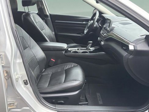 Used 2020 Nissan Altima 2.0 Platinum FWD image 24