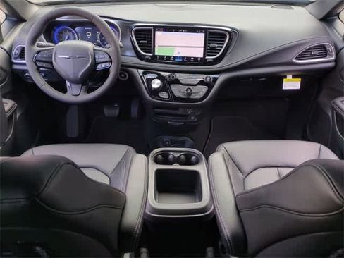 New 2026 Chrysler Pacifica Select image 16