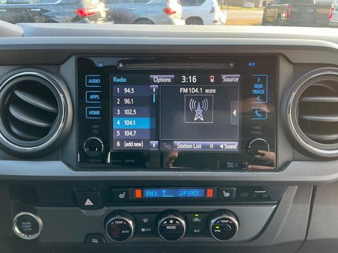 Used 2017 Toyota Tacoma TRD Off-Road w/ Premium & Technology Package image 15