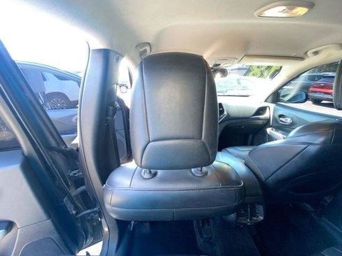 Used 2018 Jeep Cherokee Overland AWD/4WD image 27