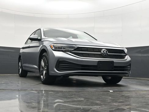 Used 2024 Volkswagen Jetta SE FWD image 34