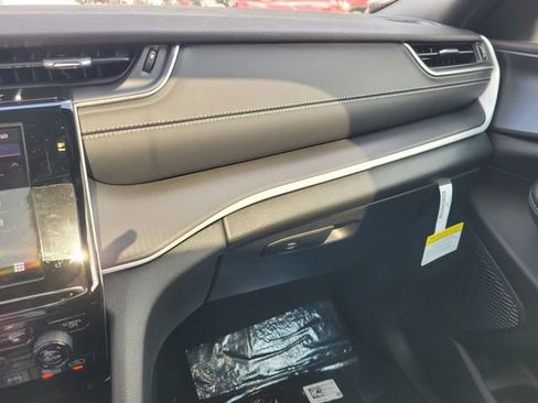 New 2025 Jeep Grand Cherokee L Altitude image 27