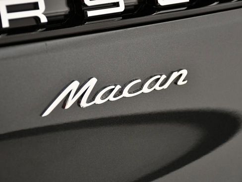 Certified 2025 Porsche Macan image 11