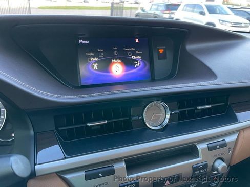 Used 2017 Lexus ES 350 w/ Premium Package FWD image 22
