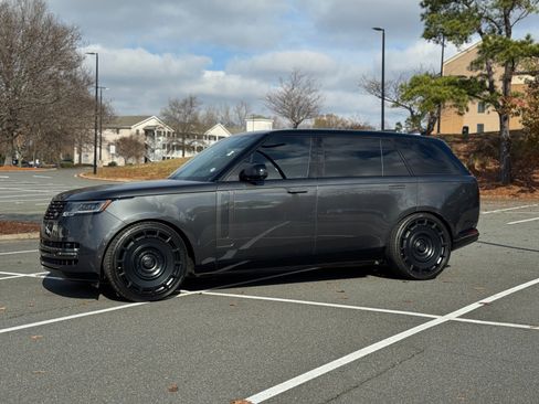 Used 2024 Land Rover Range Rover Long Wheelbase SE image 5