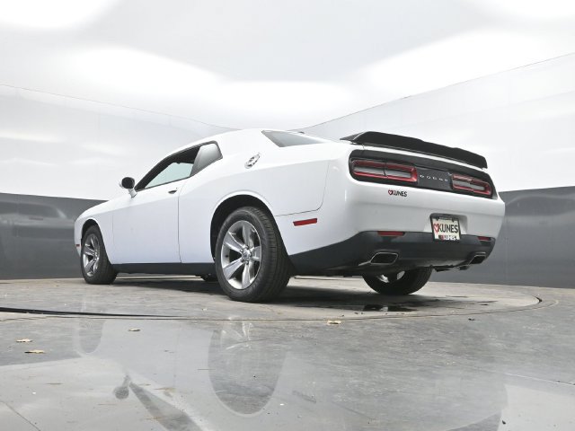 Used 2015 Dodge Challenger SXT RWD image 35