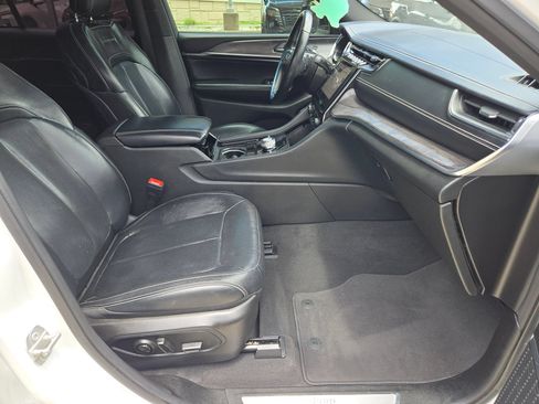 Used 2022 Jeep Grand Cherokee Overland AWD/4WD image 28