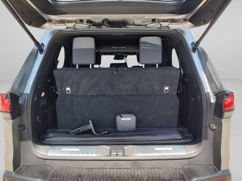 Used 2024 Lexus LX 600 4WD w/ Luxury Package image 32